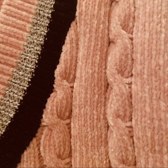 Pink V- neck sweater - Picture 5 of 7